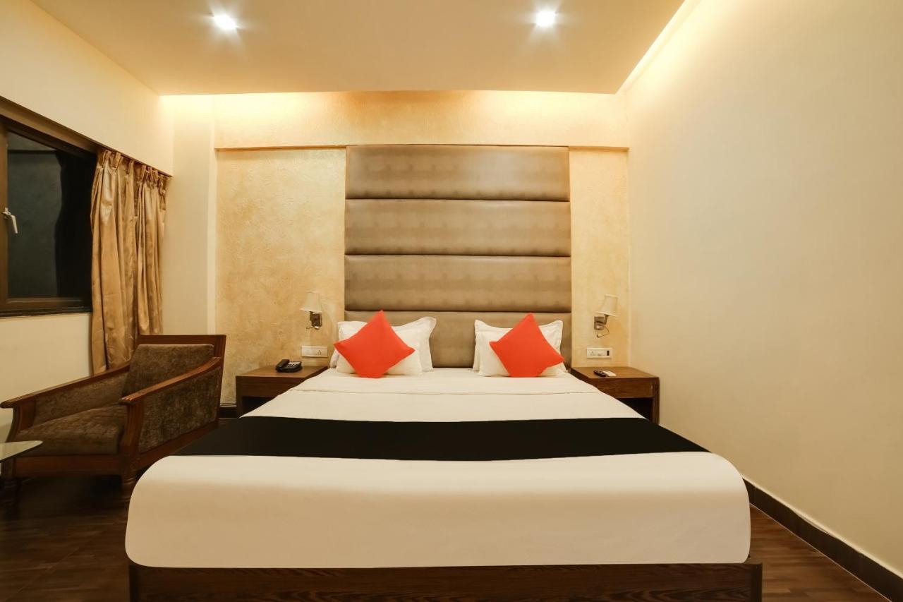 Capital O 61351 Waii International Bhalukpung Room photo